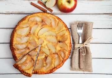 Crumbly Apple Cake Recipe